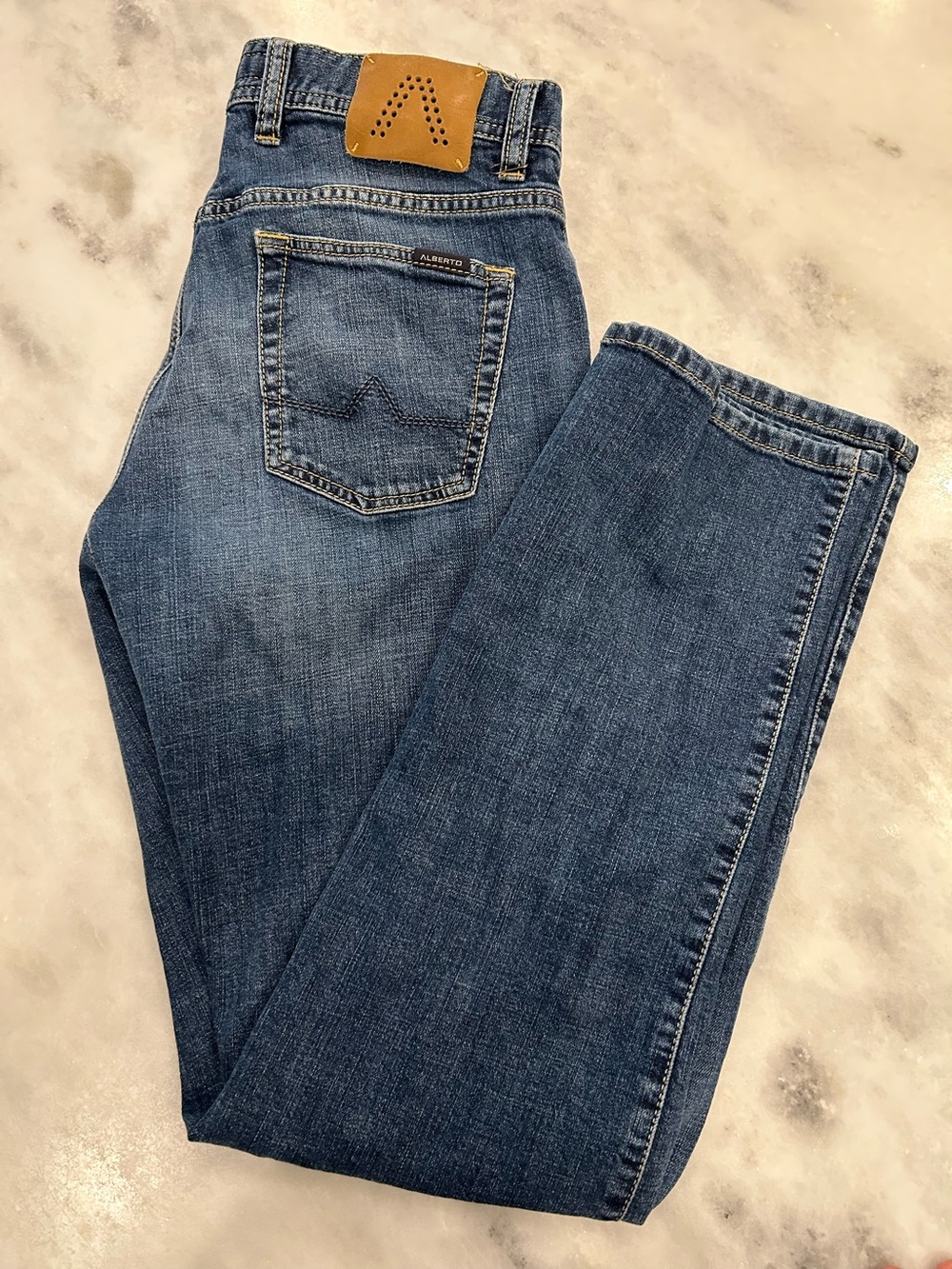 Alberto Men's Relaxed Jeans in Medium Blue